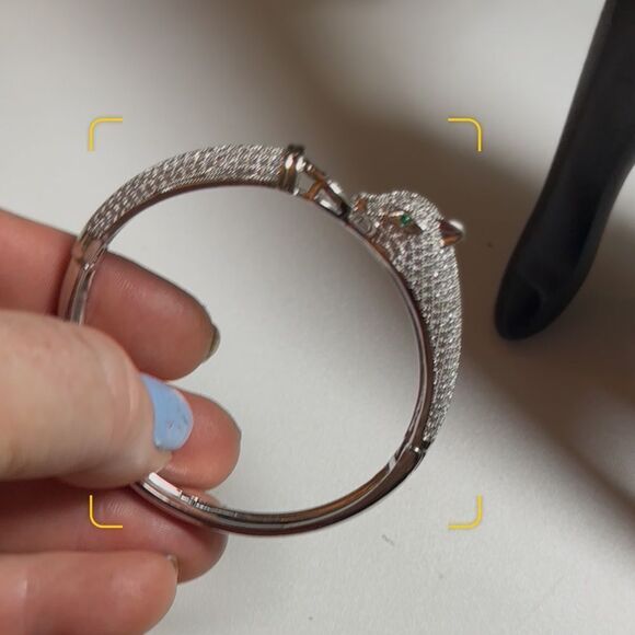 Elegant Silver Leopard Bangle - Picture 9 of 11
